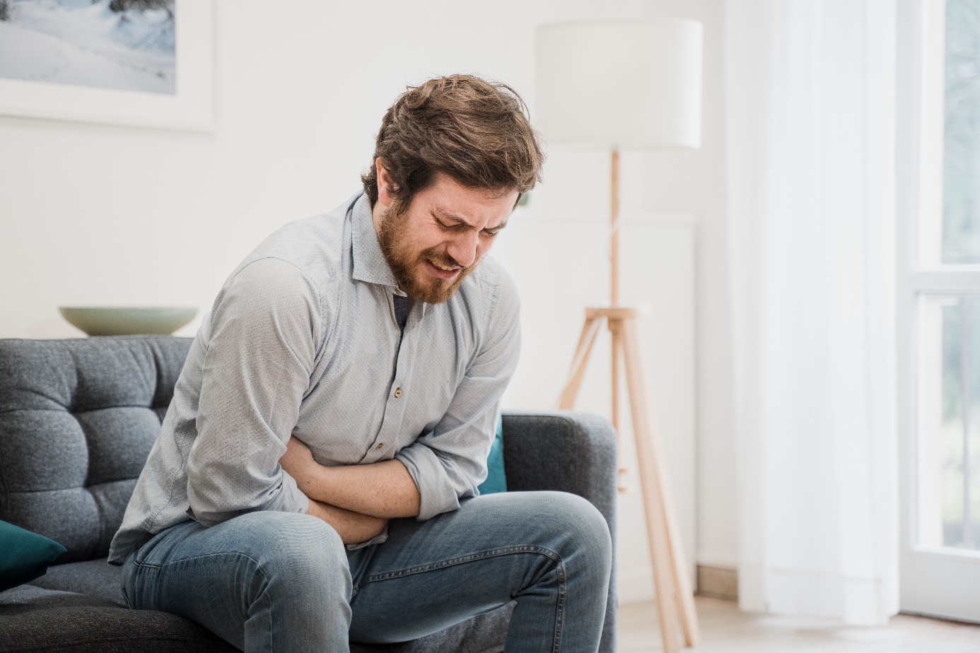 上腹部の痛みは、胃潰瘍、十二指腸潰瘍ともに最も多い症状です。