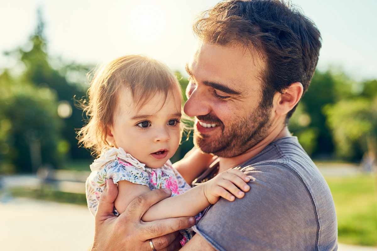 自分の子供を待ち望む男